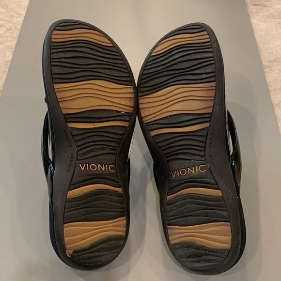 Vionic Black Patent Bella Sandals - Picture 8 of 9